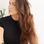 Application du sérum Cristal Kératine x Aloe Vera sur cheveux"