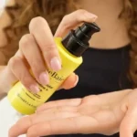 Application du sérum Cristal Kératine x Coco sur cheveux"